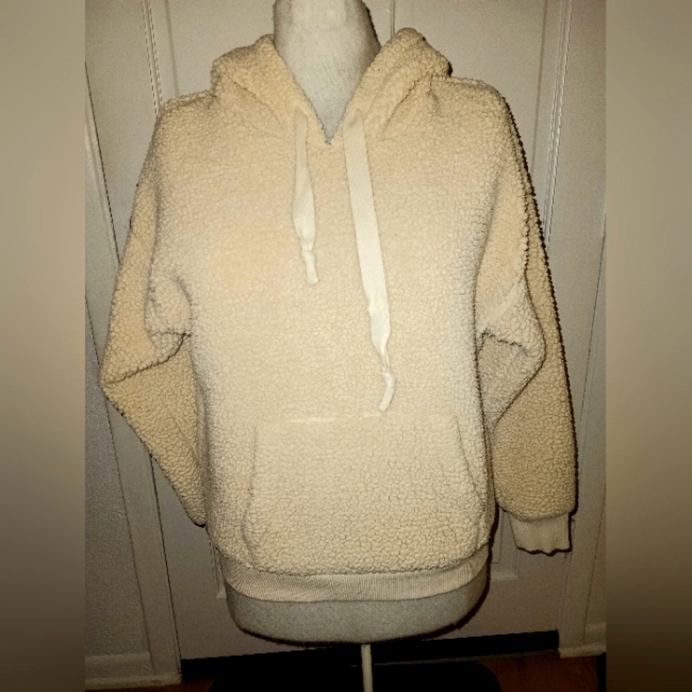 American Eagle cream fuzzy super warm hoodie size M